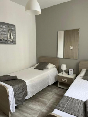 F10 Room 2, Private Room two single beds shared bathroom in shared Flat